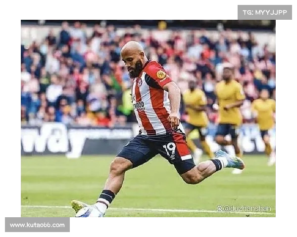 鲍勃称今夏新援表现出色 并表示特拉福德回归为球队核心非常高兴