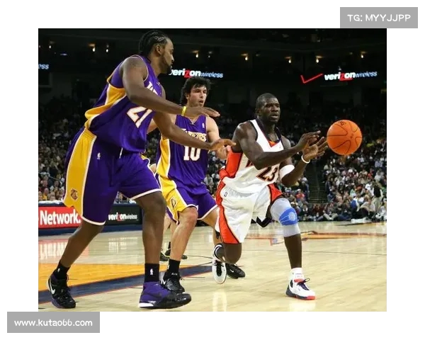 NBA精准传球技巧解析提升球场表现与团队协作的关键因素 NBA精准传球技巧解析提升球场表现与团队协作的关键因素